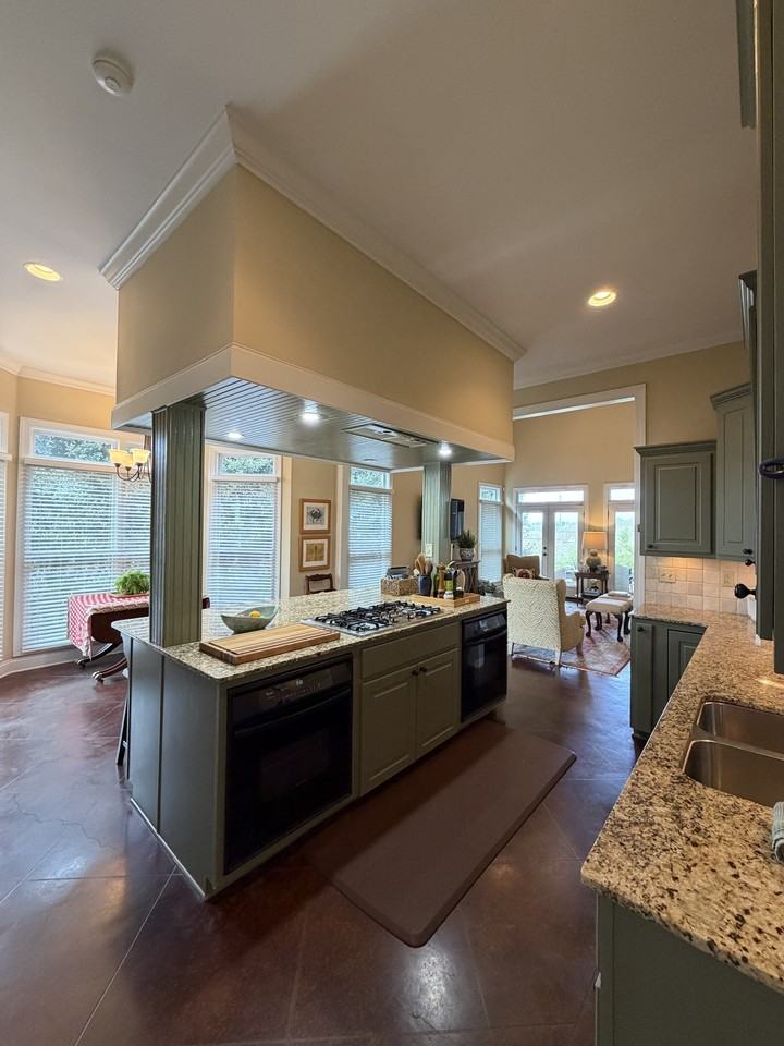 424 Northpointe Lake Dr #1 - Photo 6 of 17