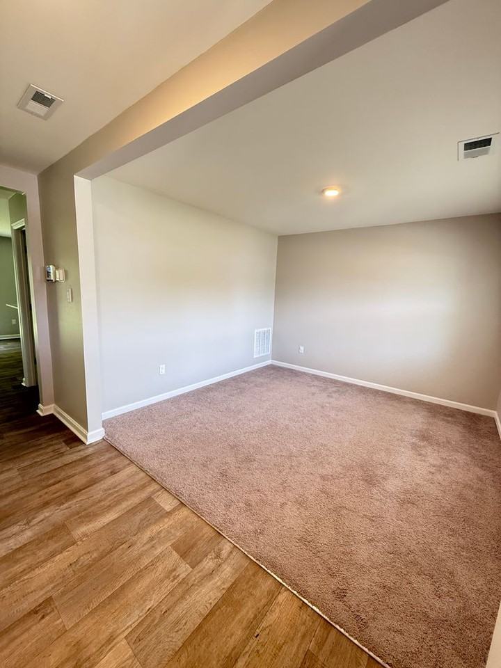 565 Bridgeway Ct - Photo 2 of 27