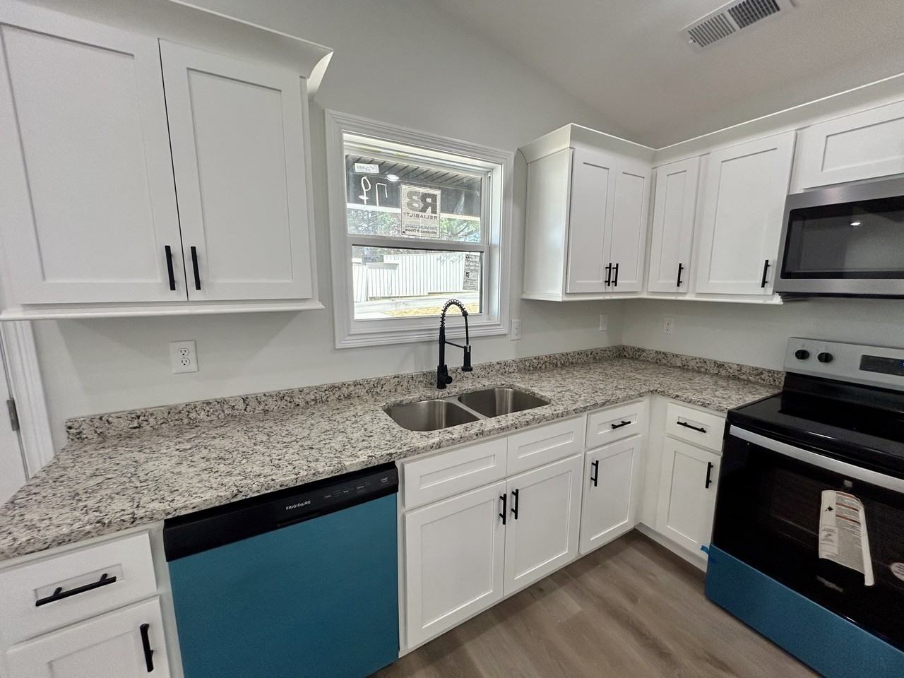 79 Bluegrass Dr #1 - Photo 4 of 19