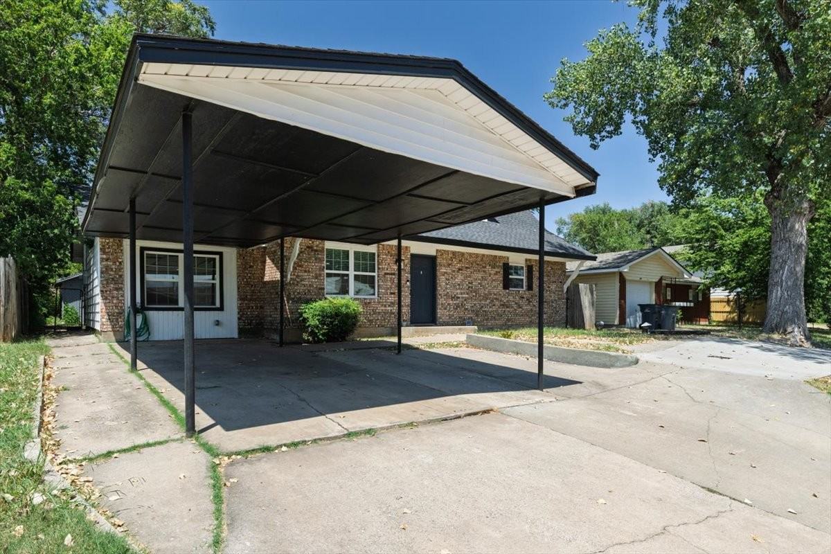 122 Ne Angus St #1 - Photo 3 of 27