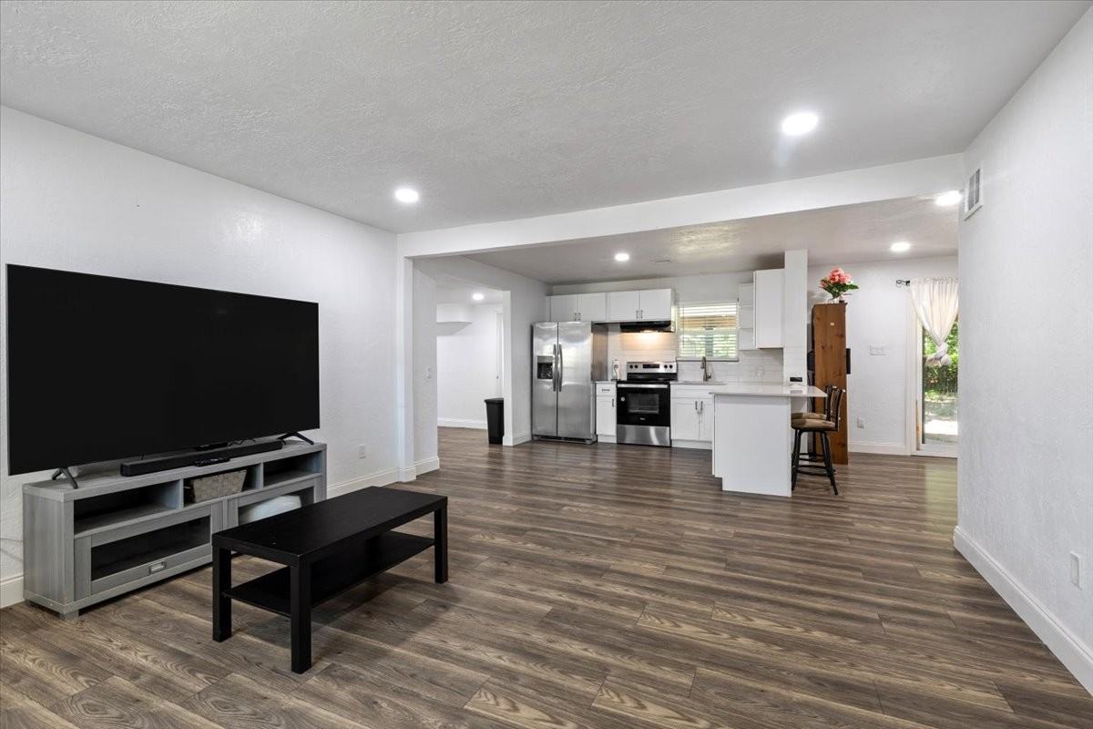 122 Ne Angus St #1 - Photo 5 of 27