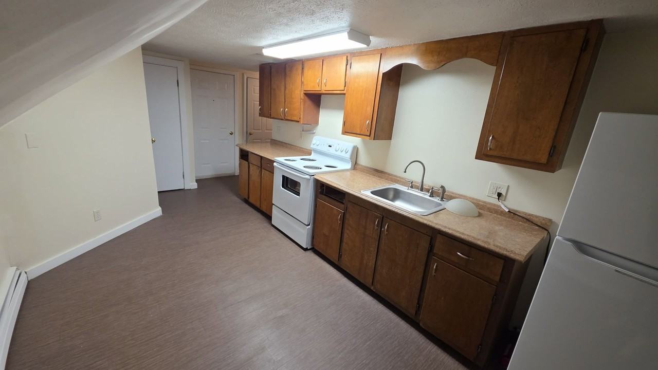 4 Kossuth St - Photo 2 of 13