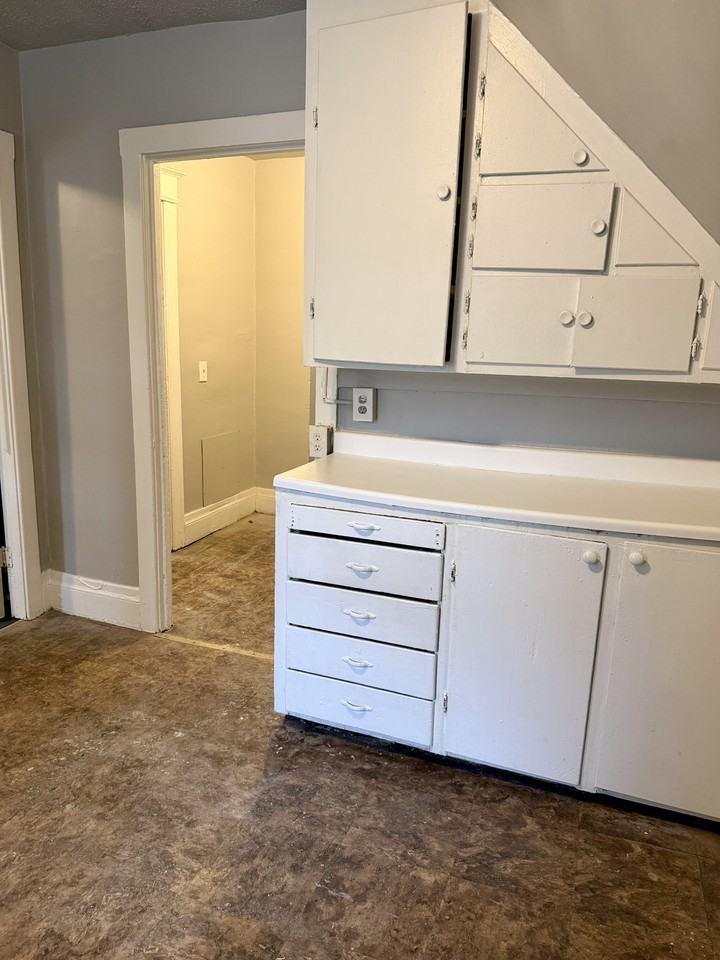 313 Clifford Ave #2 - Photo 7 of 10