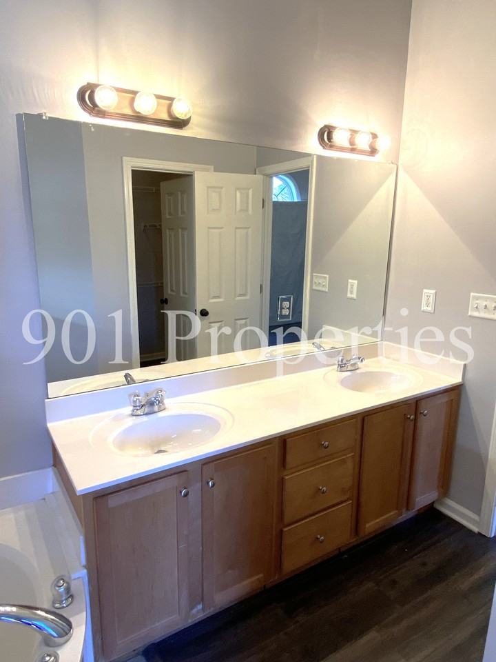 1120 Averett Ln #1 - Photo 6 of 10