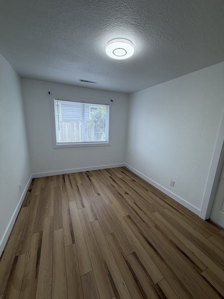 2010 16th St Ne #2010A - Photo 2 of 3