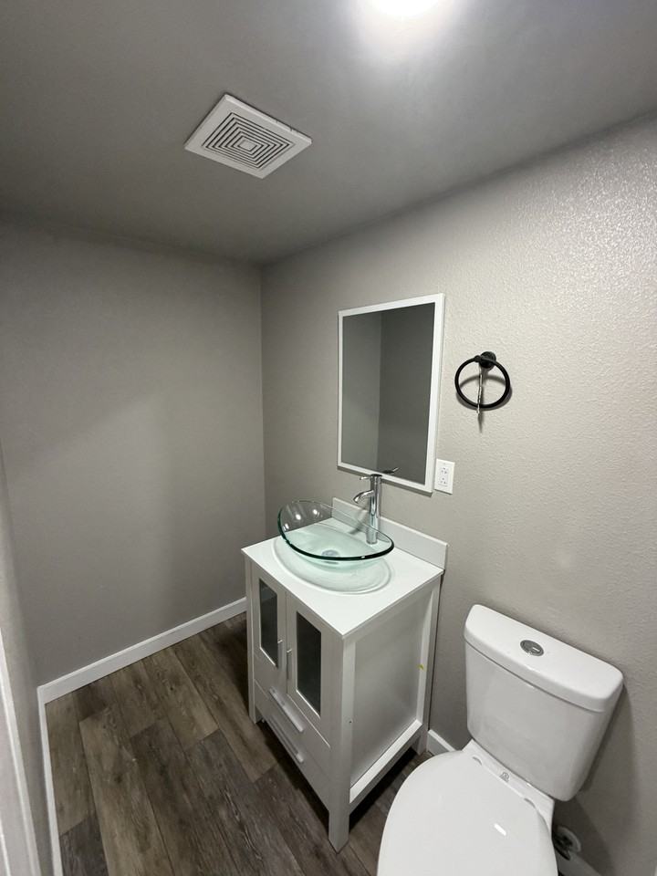 2010 16th St Ne #2010A - Photo 3 of 3