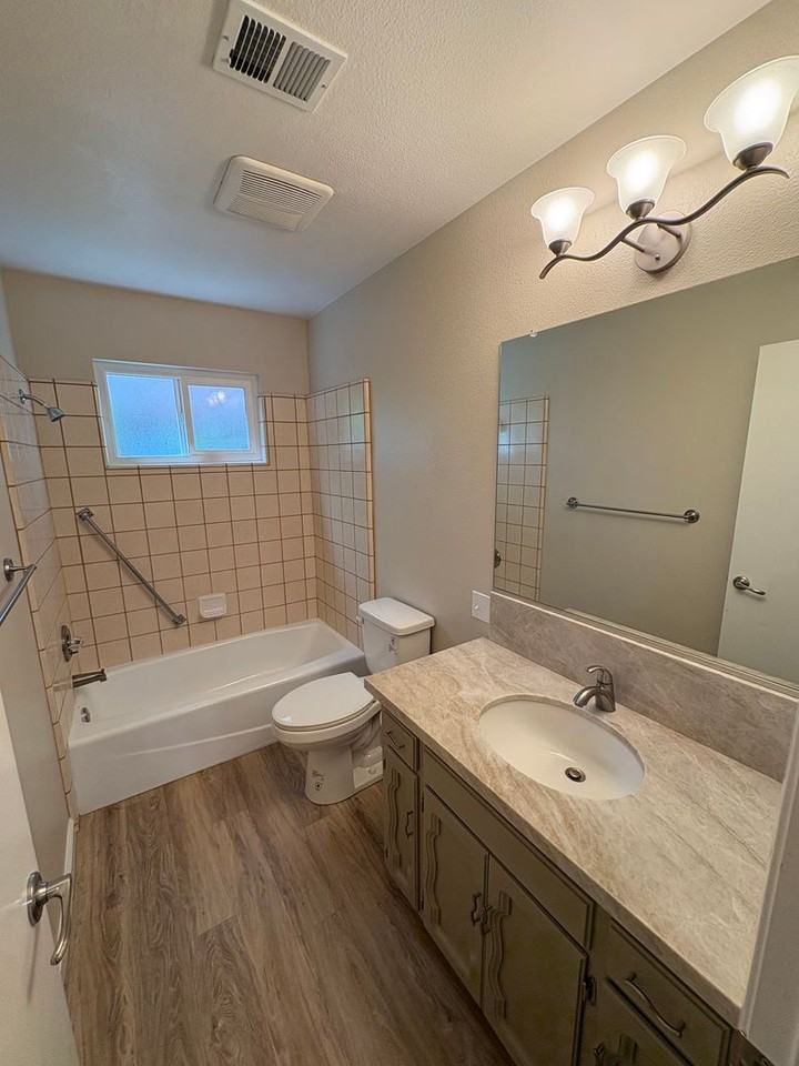 4230 W Grove Ct - Photo 6 of 36