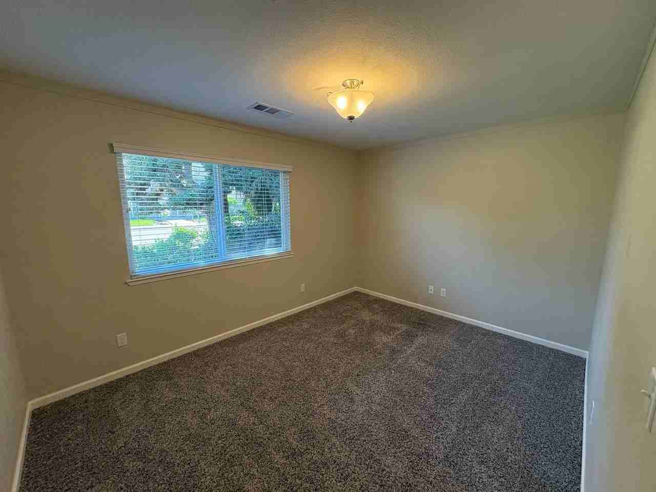 4230 W Grove Ct - Photo 7 of 36