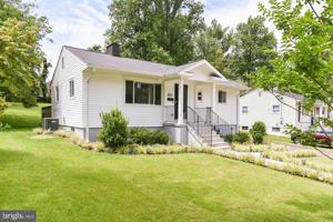 featured image of 6429 Maplewood Dr #1