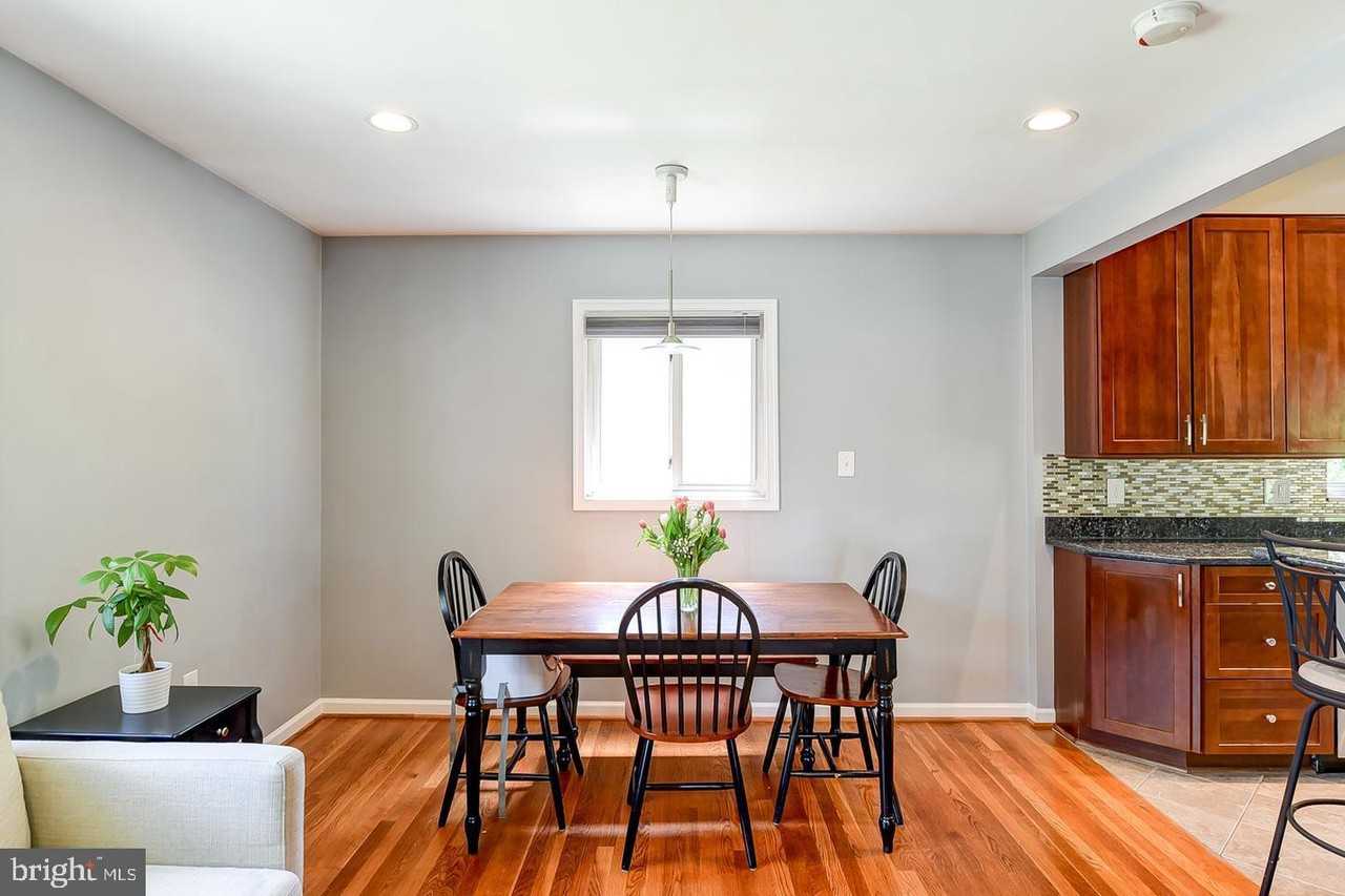 6429 Maplewood Dr #1 - Photo 4 of 21