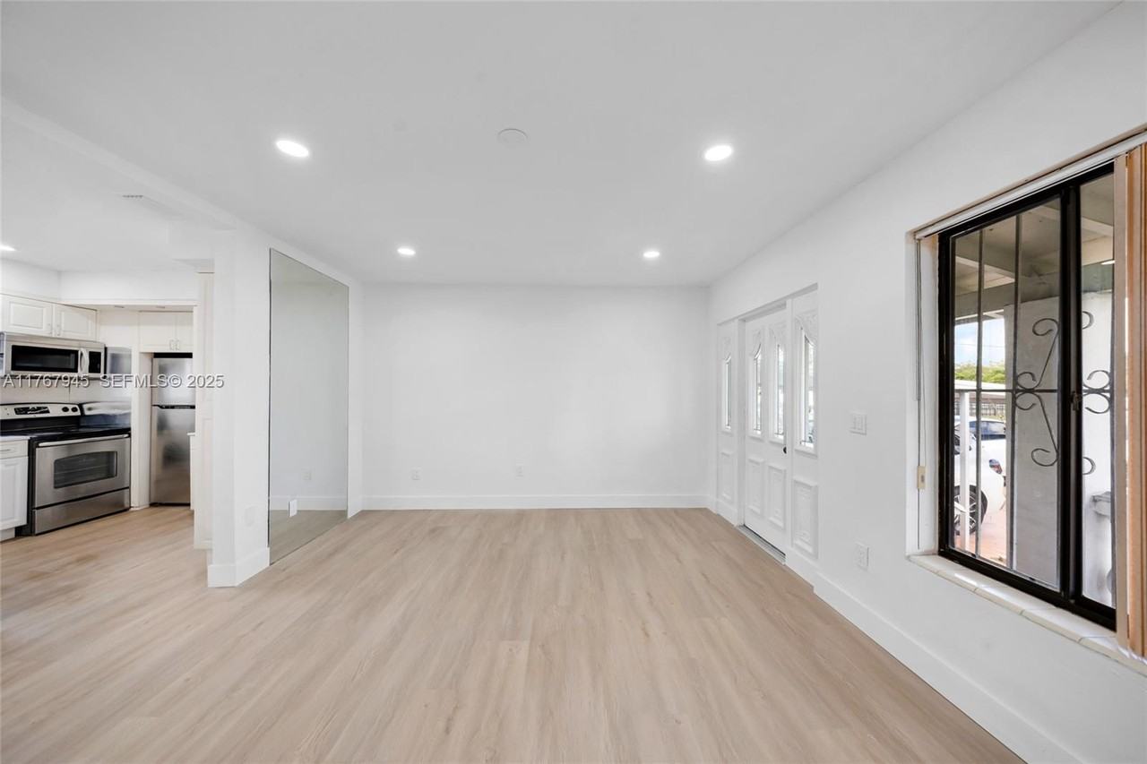 520 East 44th Street - Photo 2 of 30