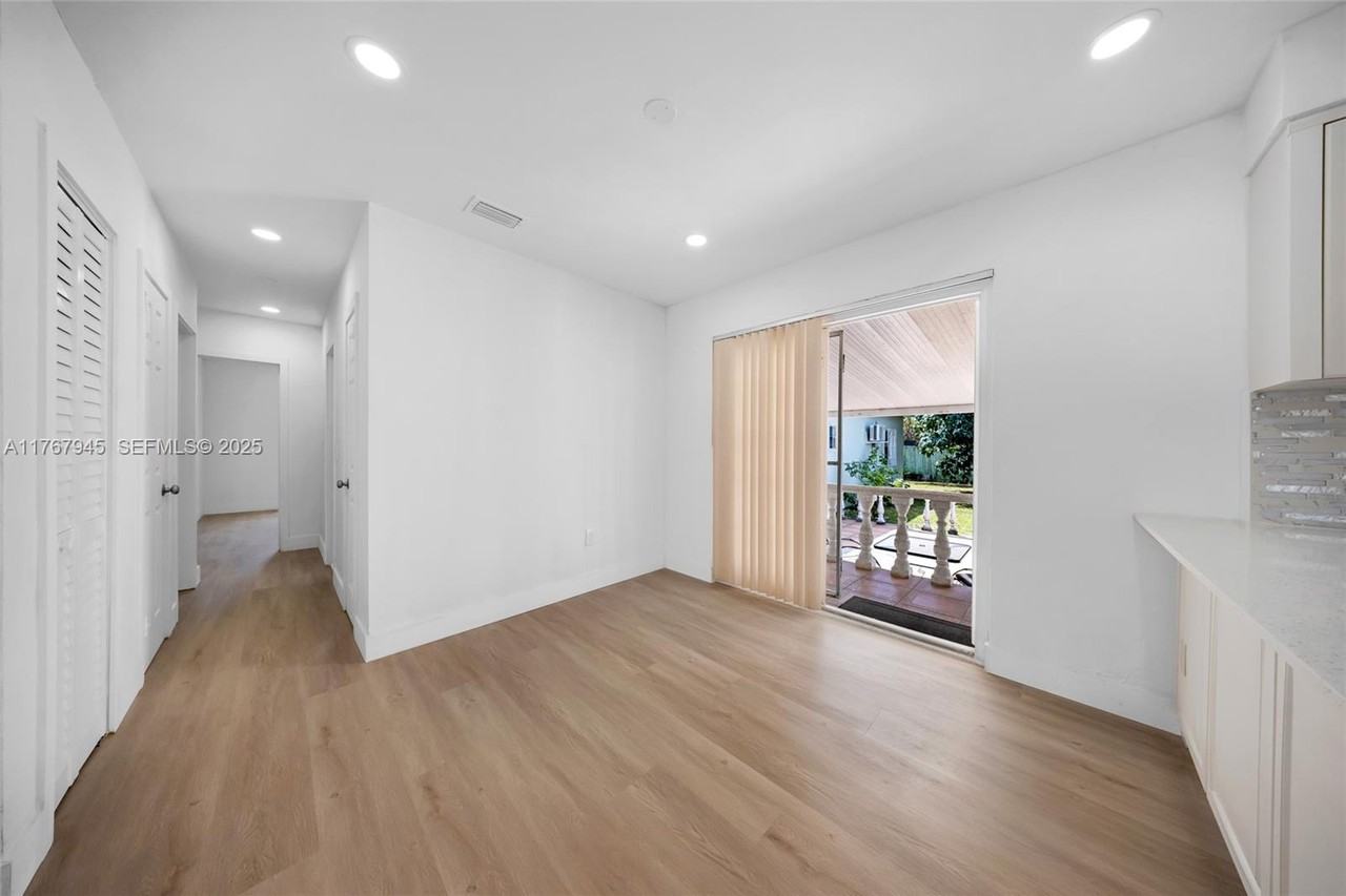 520 East 44th Street - Photo 4 of 30