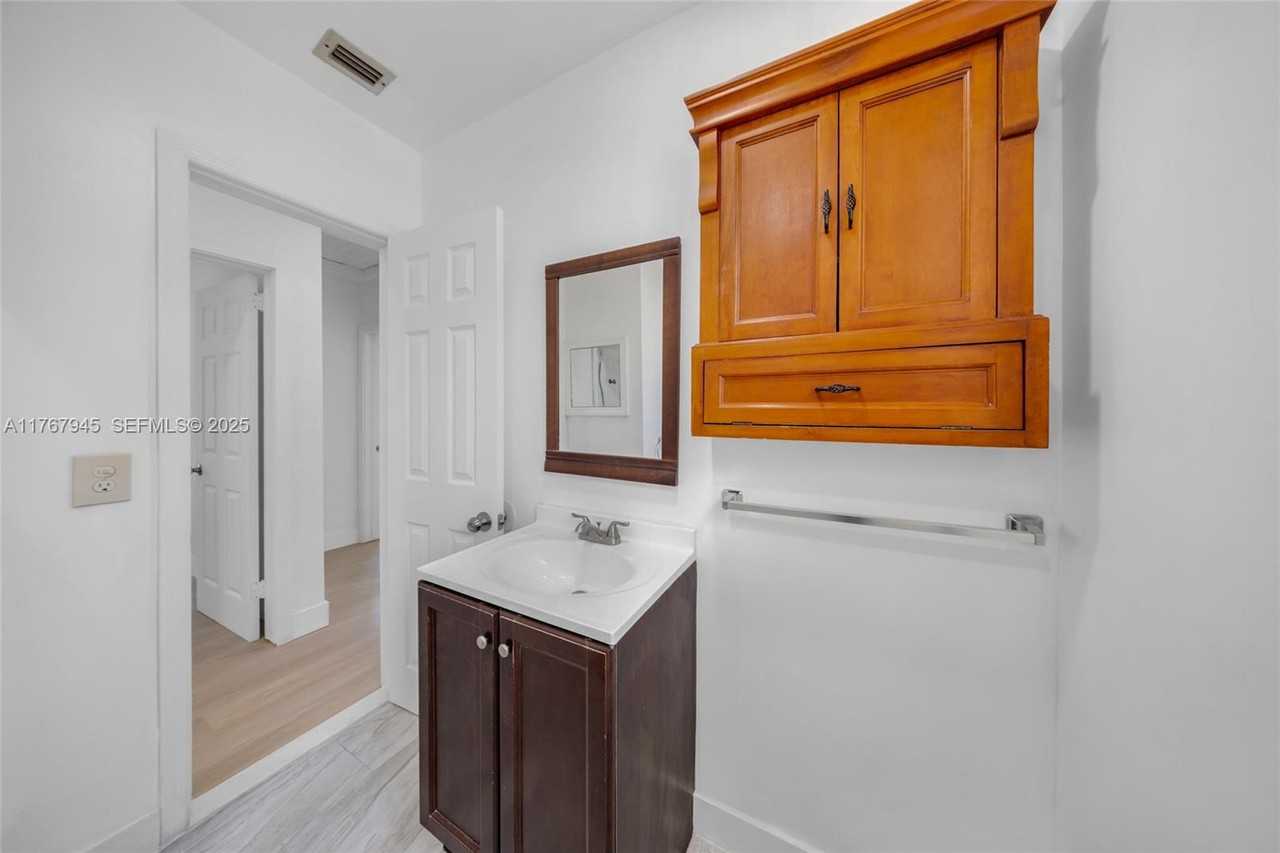 520 East 44th Street - Photo 7 of 30