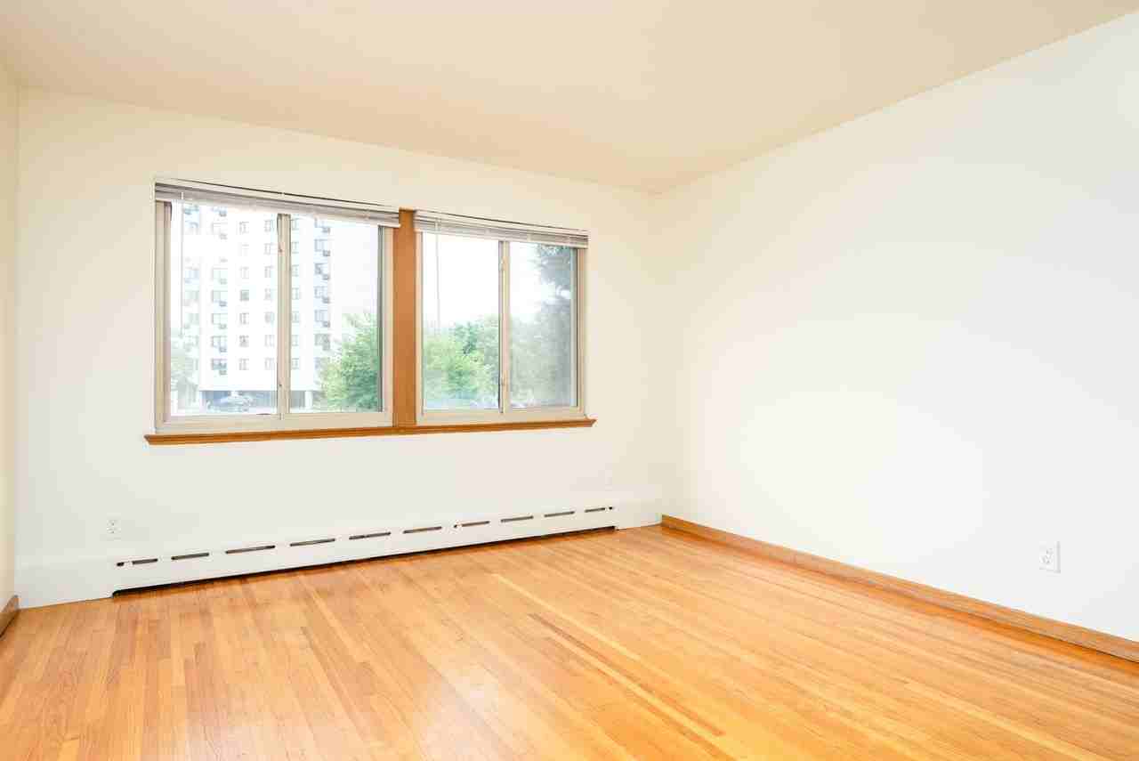 2709 Park Ave S - Photo 2 of 8