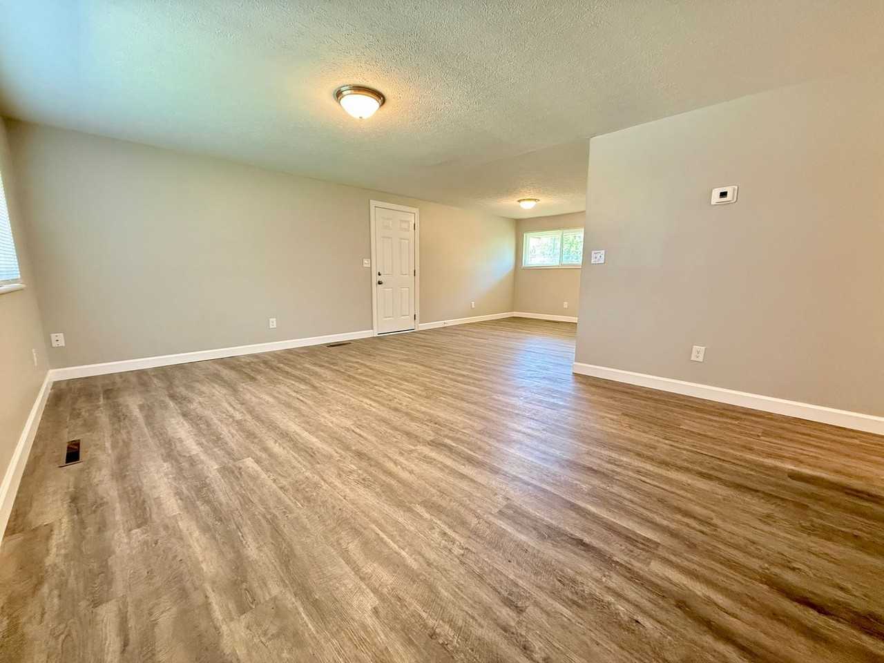 4421 Primrose Ln - Photo 2 of 22