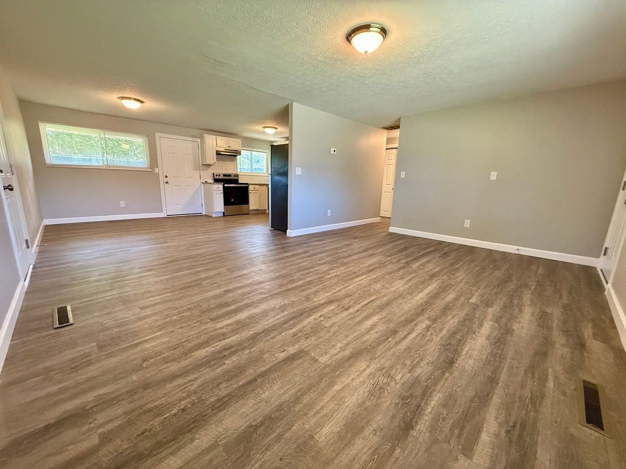 4421 Primrose Ln - Photo 3 of 22