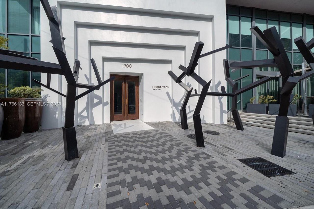 1300 South Miami Avenue #1507 - Photo 3 of 12