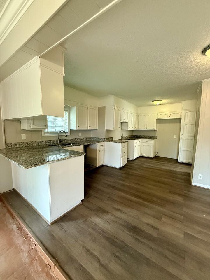 537 Grant St #1 - Photo 3 of 8