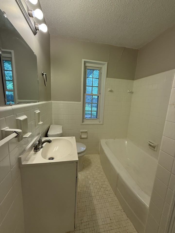 537 Grant St #1 - Photo 6 of 8