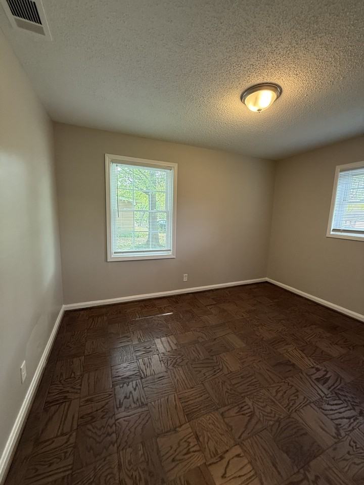 537 Grant St #1 - Photo 7 of 8