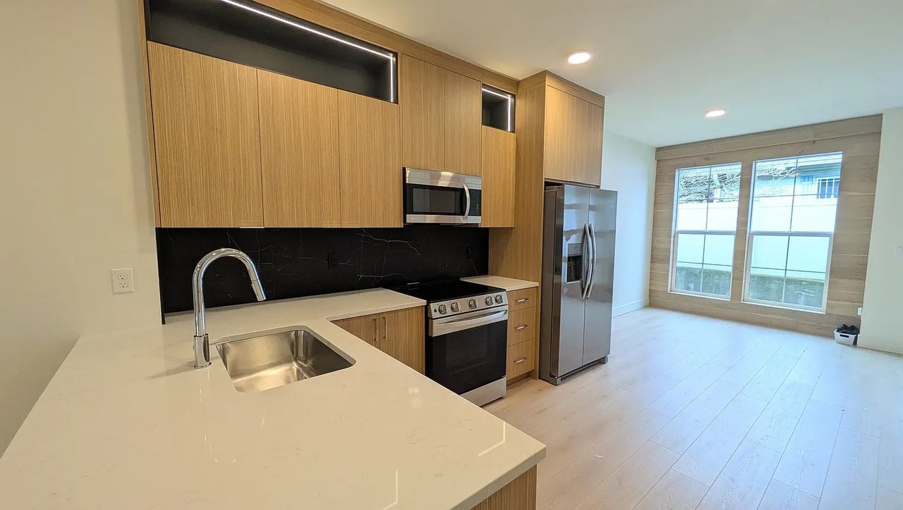 3013 Ne Ainsworth St #2 - Photo 2 of 11