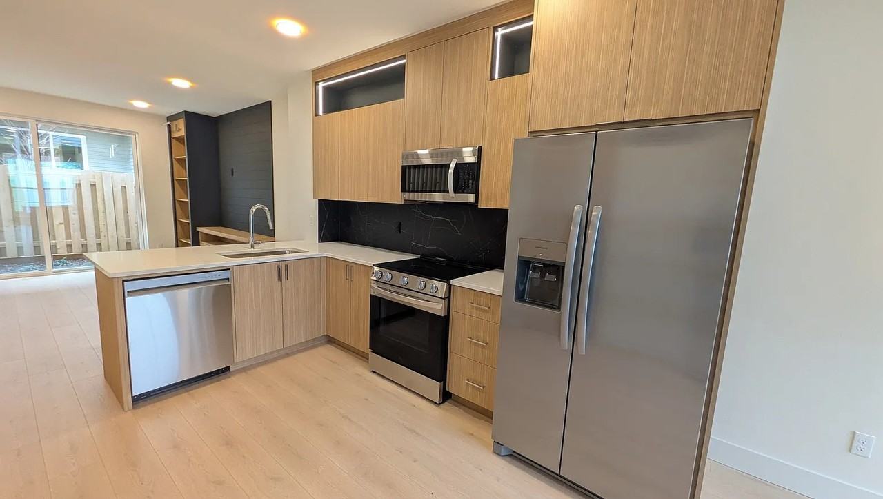 3013 Ne Ainsworth St #2 - Photo 3 of 11
