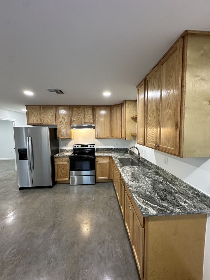 126 E Taft St #1 - Photo 4 of 11