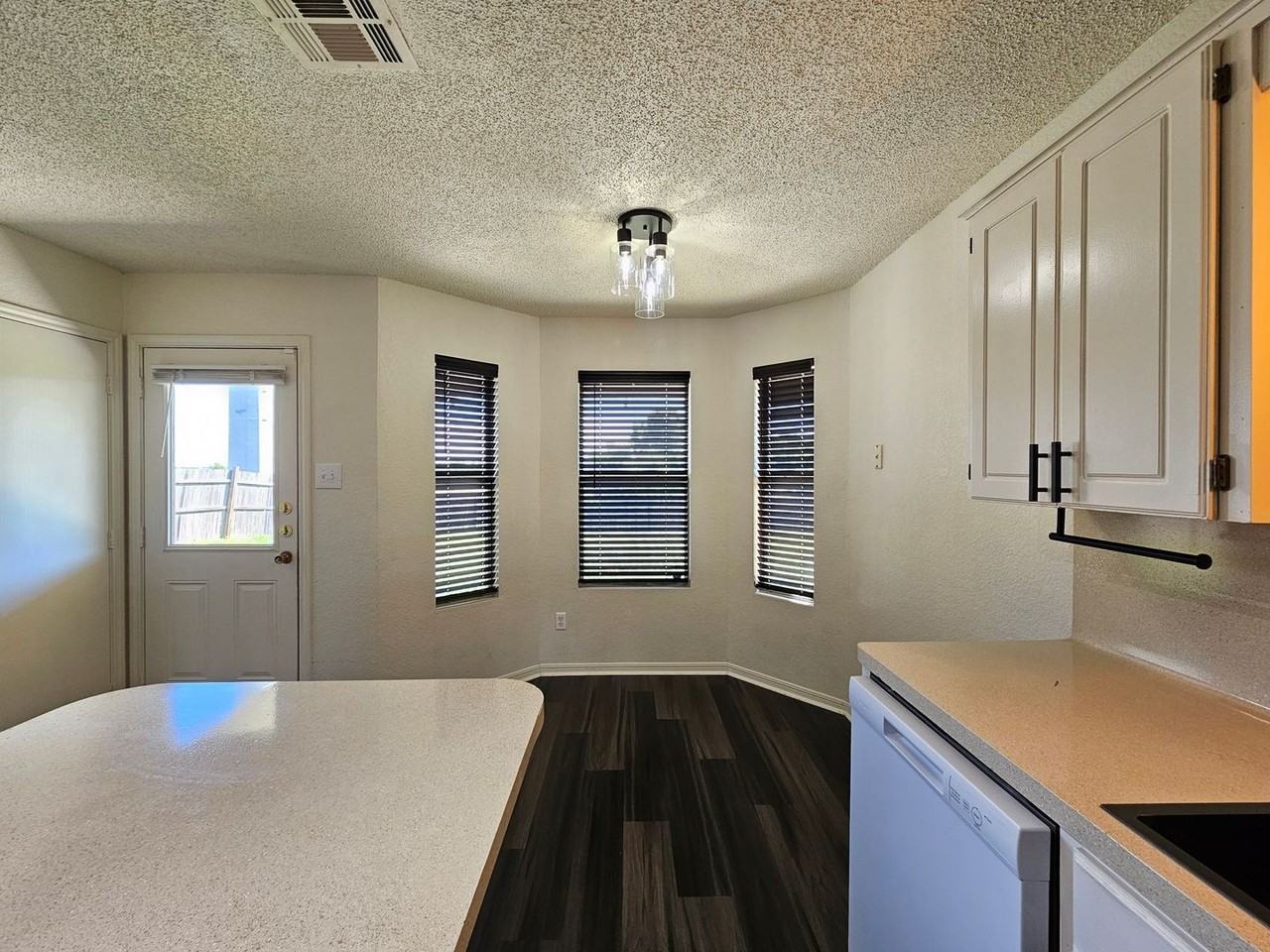 3011 Tom Lockett Dr - Photo 5 of 17