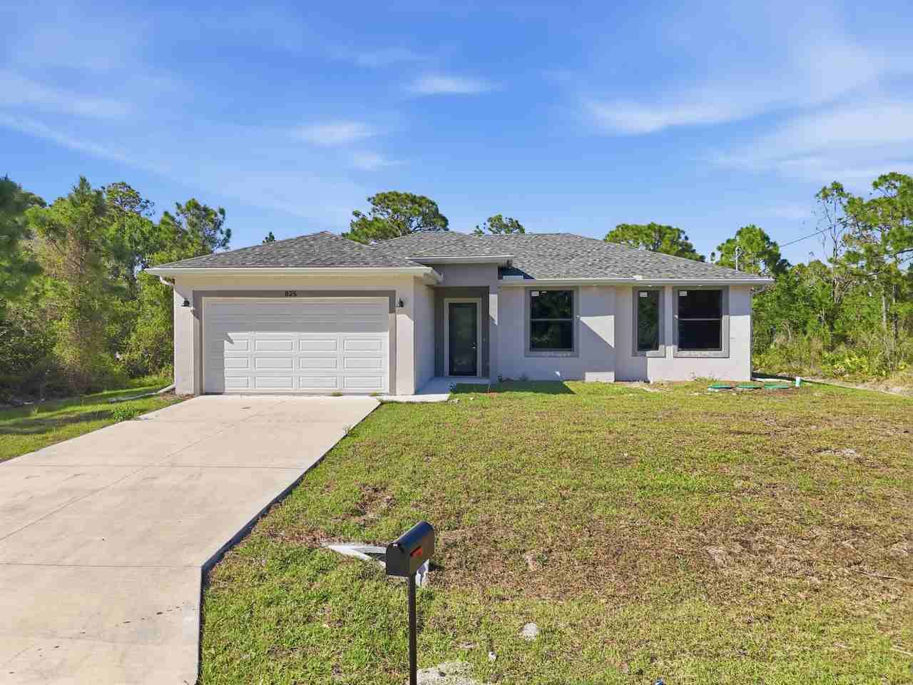 825 Carbon St E #1 - Photo 3 of 37