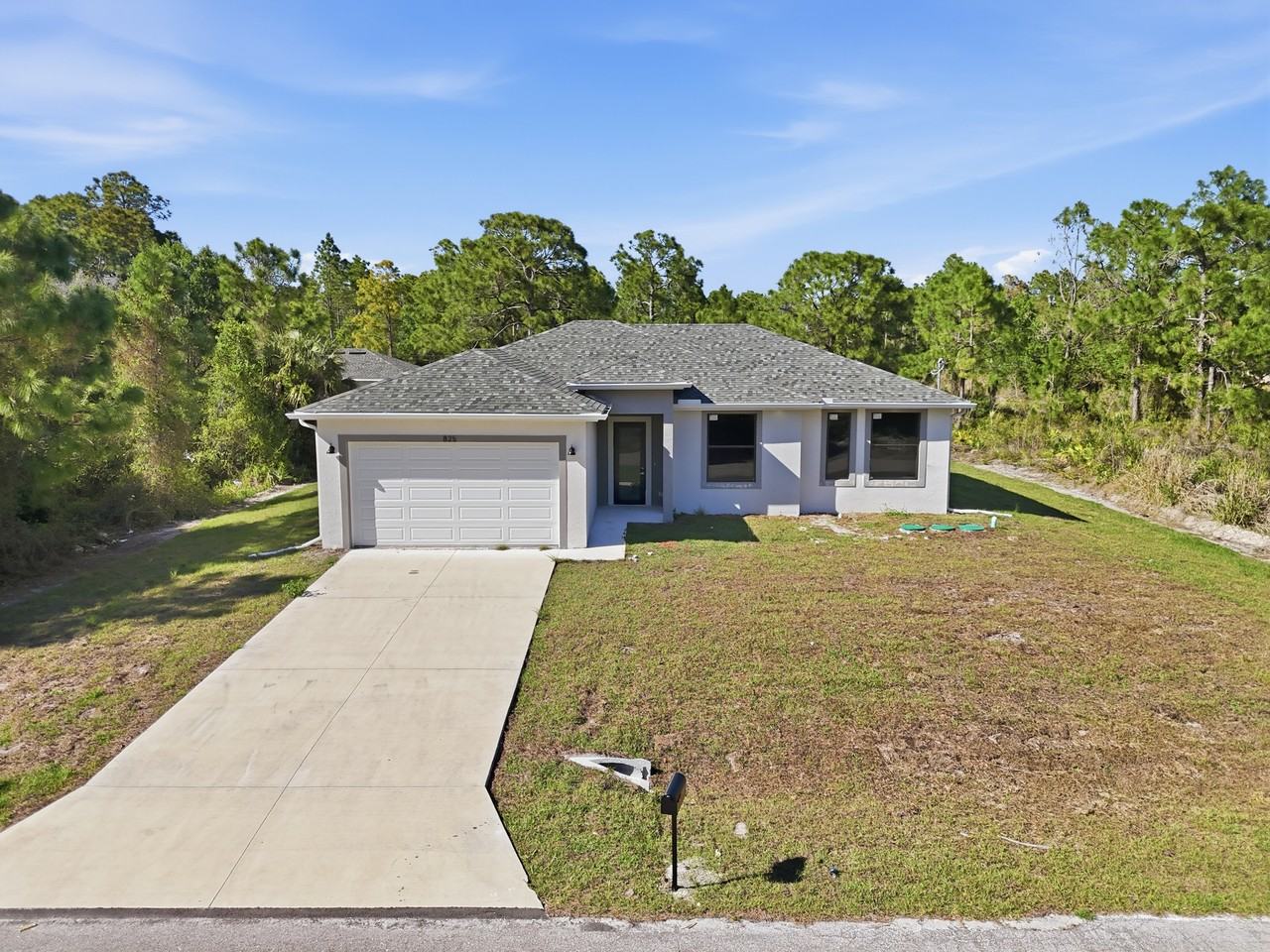 825 Carbon St E #1 - Photo 4 of 37