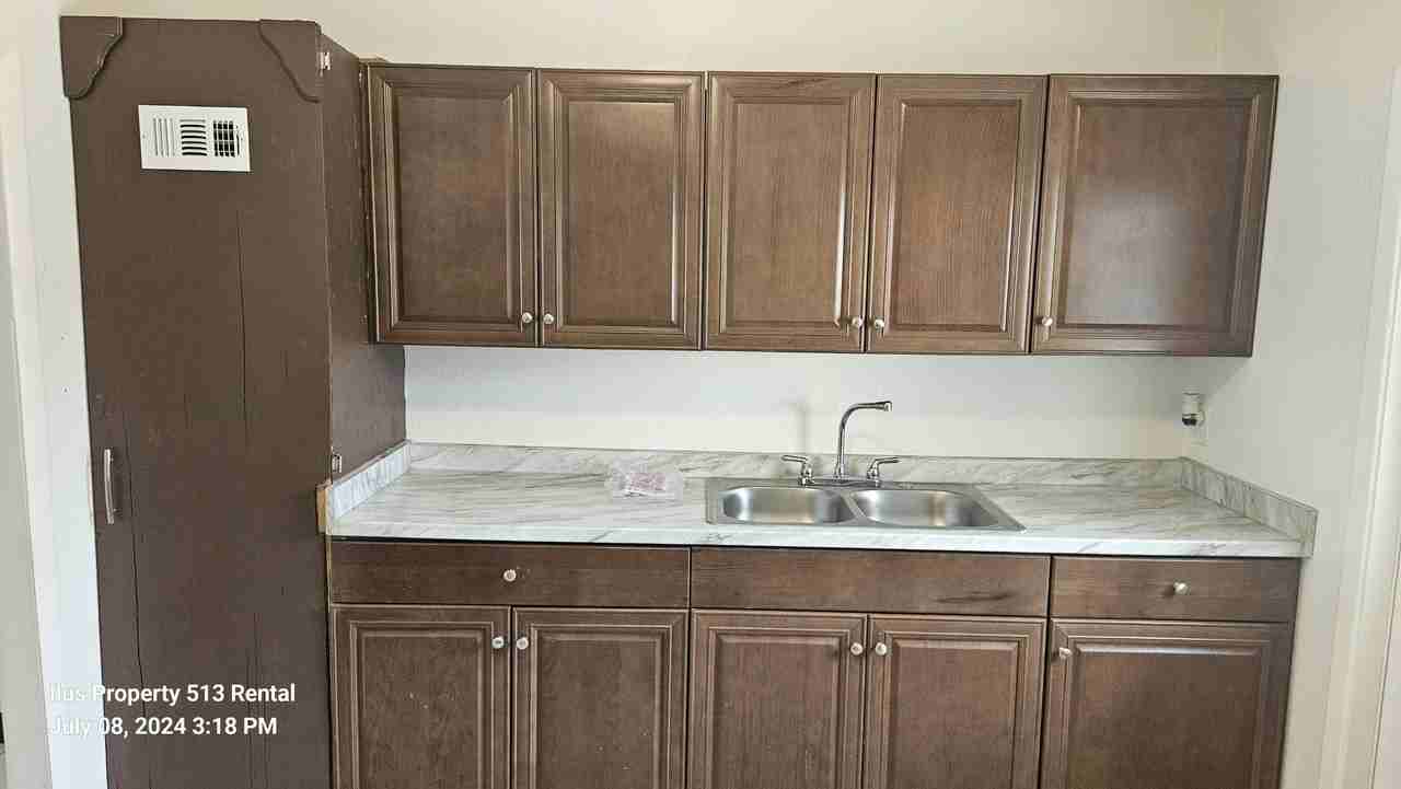 513 Warren St #513 - Photo 3 of 23