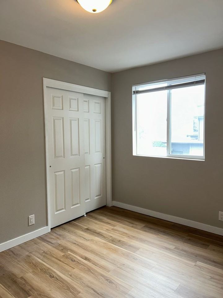 111 10th St Se - Photo 4 of 12