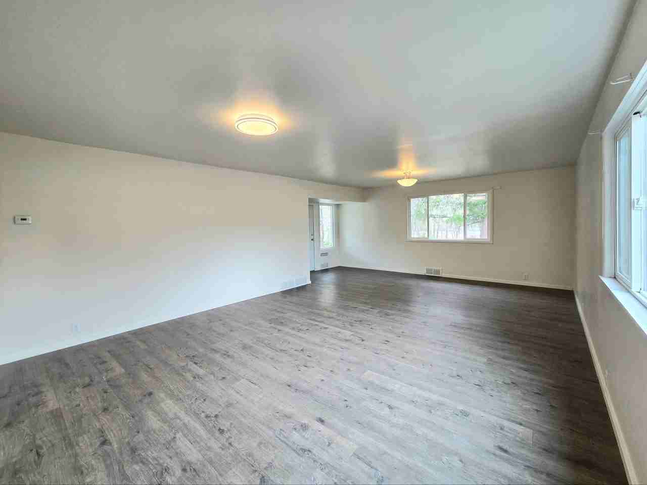 207 Riverfront Dr - Photo 2 of 37
