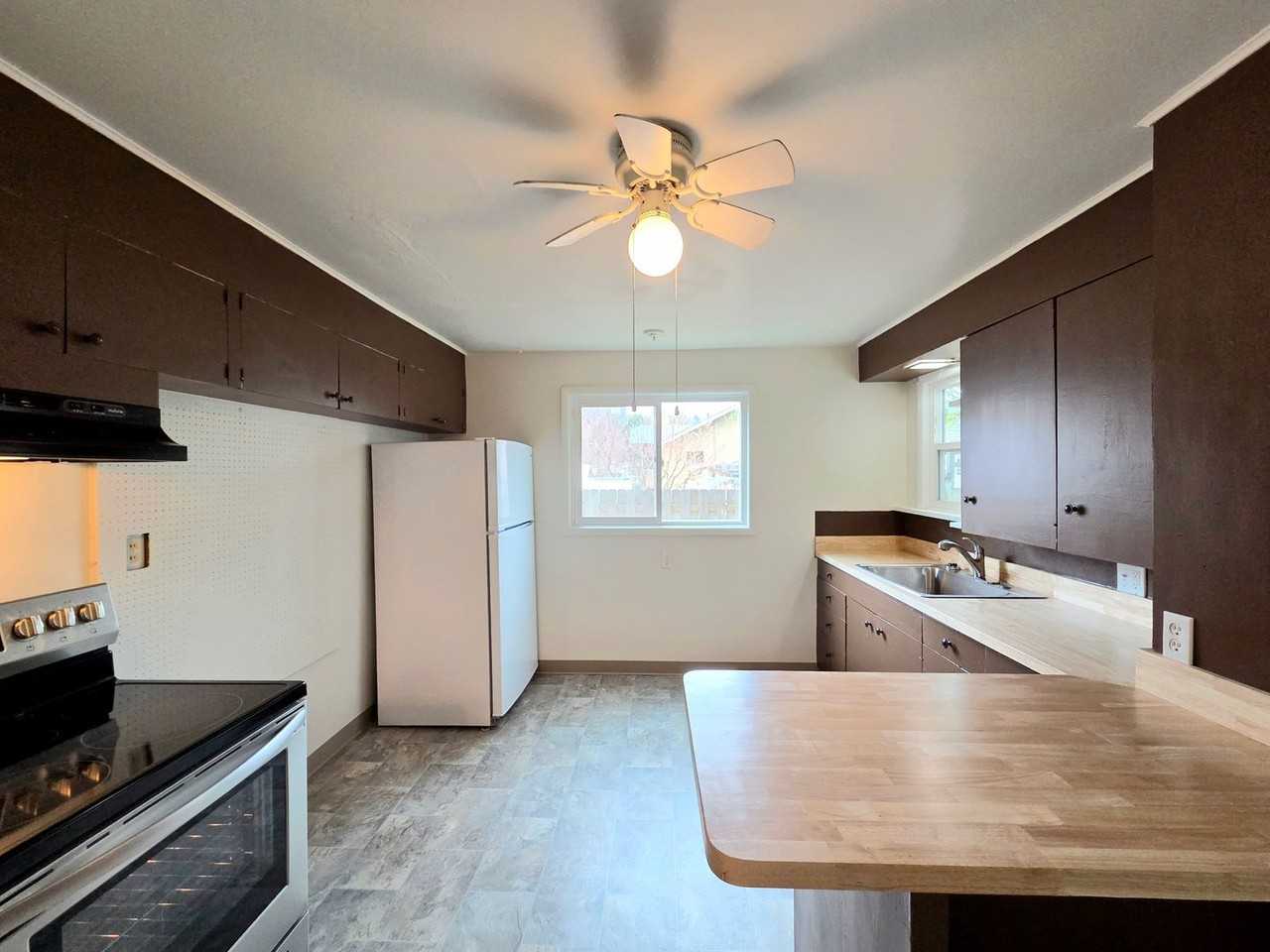 207 Riverfront Dr - Photo 4 of 37
