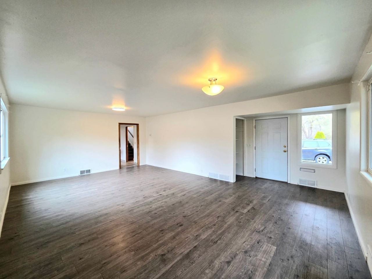207 Riverfront Dr - Photo 6 of 37