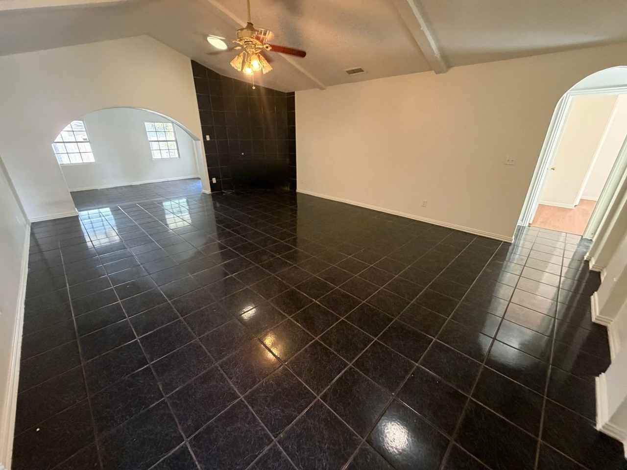 2121 Bowie Dr - Photo 5 of 14