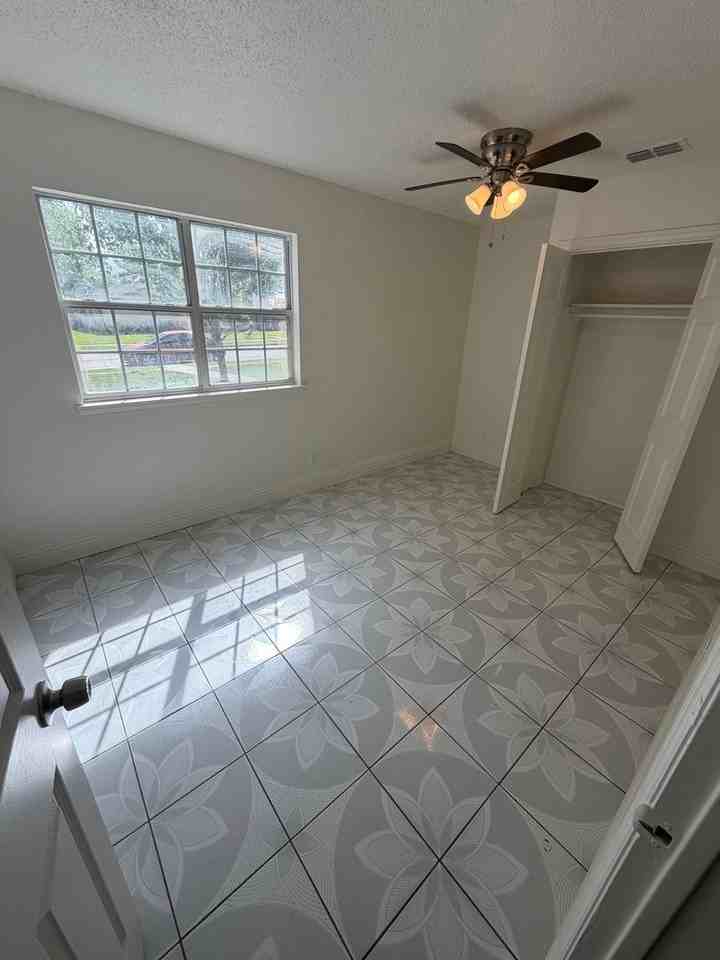 2121 Bowie Dr - Photo 6 of 14