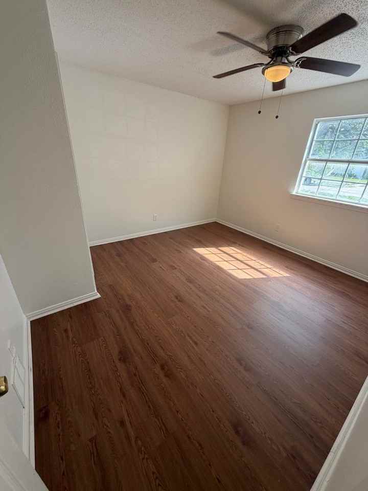 2121 Bowie Dr - Photo 7 of 14