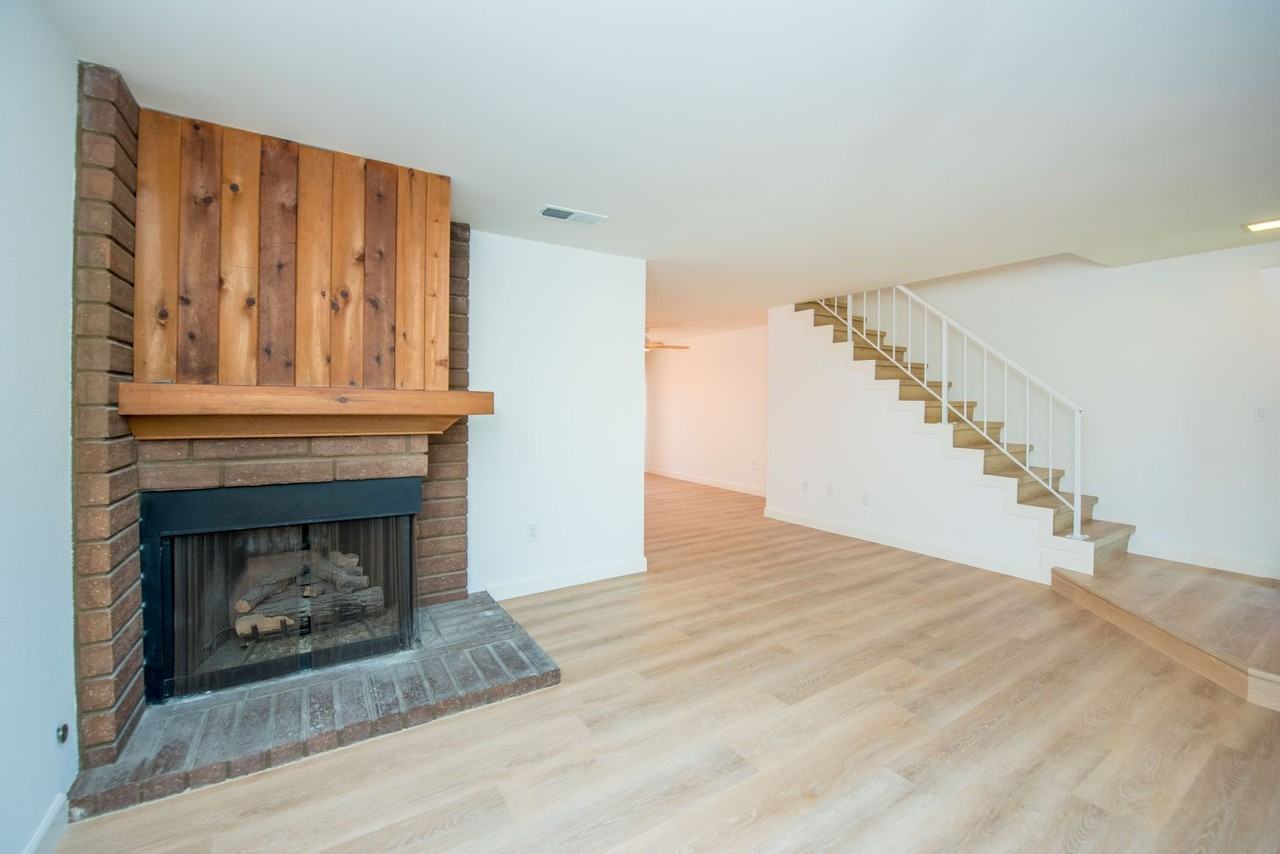 7652 Ellis Ave - Photo 3 of 31