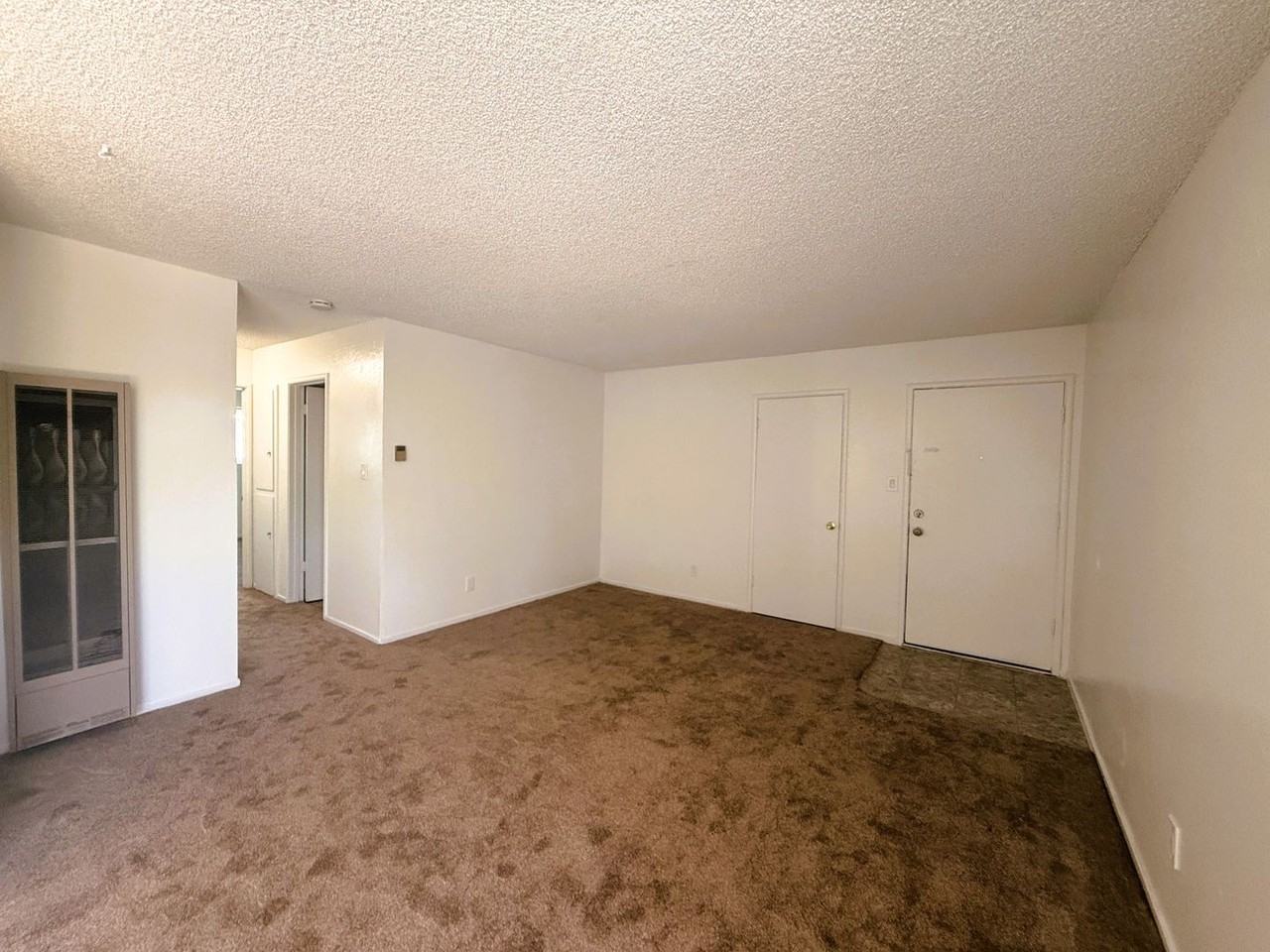1746 Kidder Ave - Photo 3 of 16