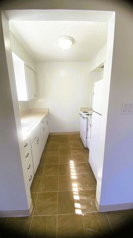 1746 Kidder Ave - Photo 6 of 16