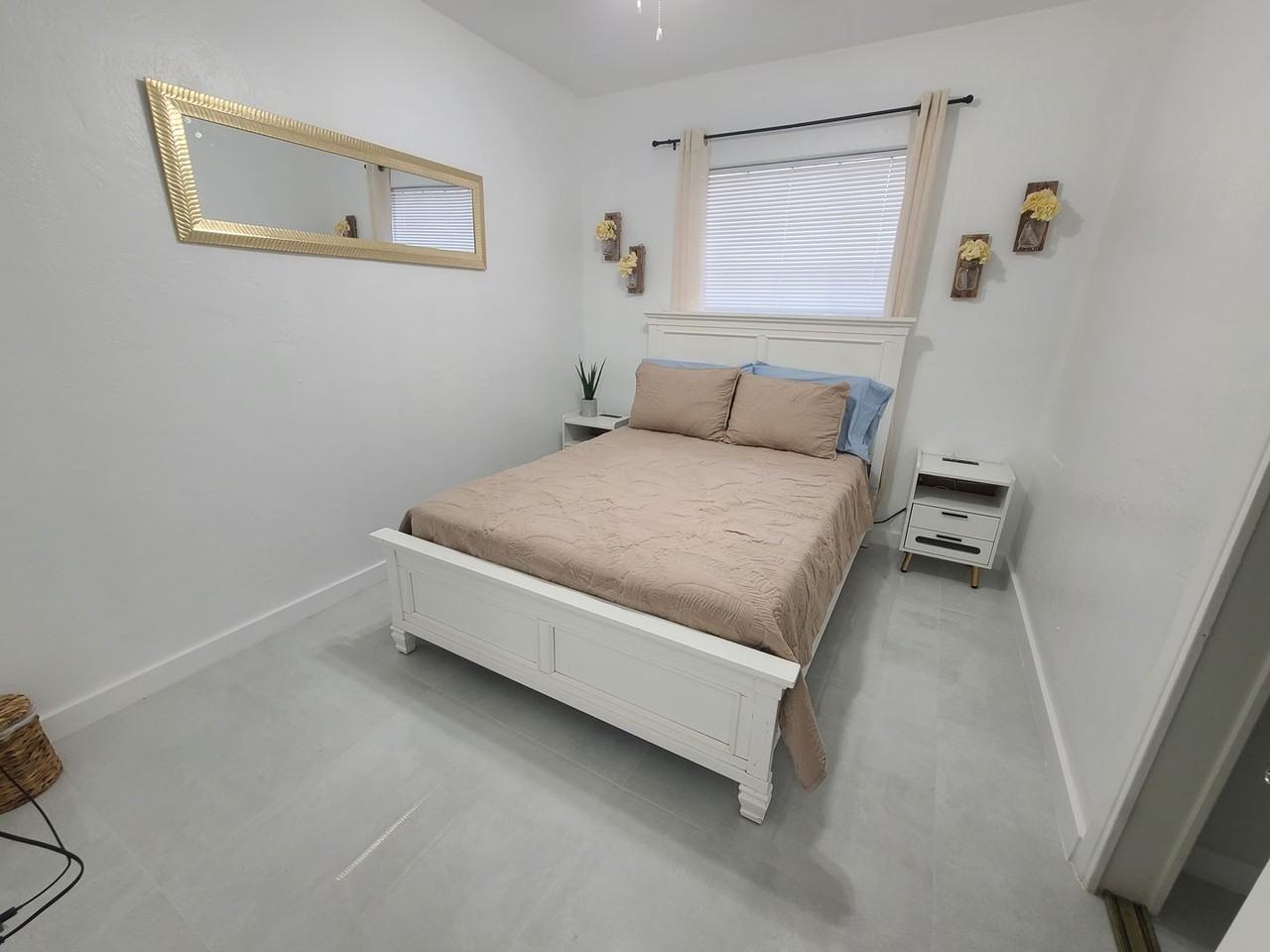 20520 Ne 15th Ave - Photo 5 of 10