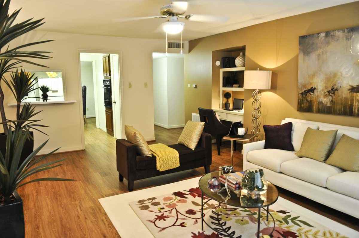 722 International Boulevard - Photo 3 of 10