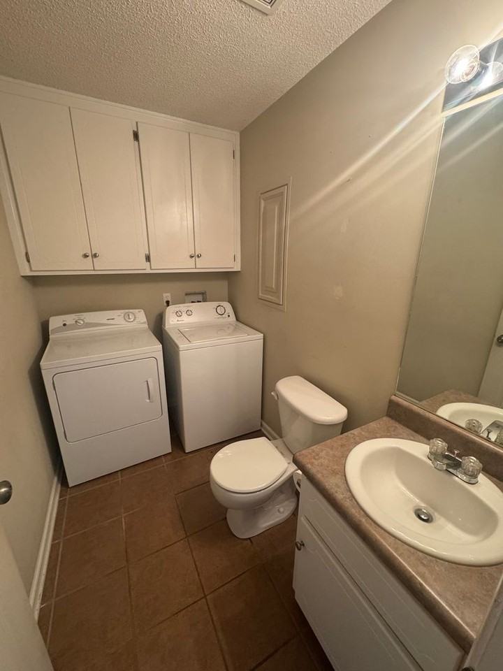 119 Winthrope Ln - Photo 3 of 15