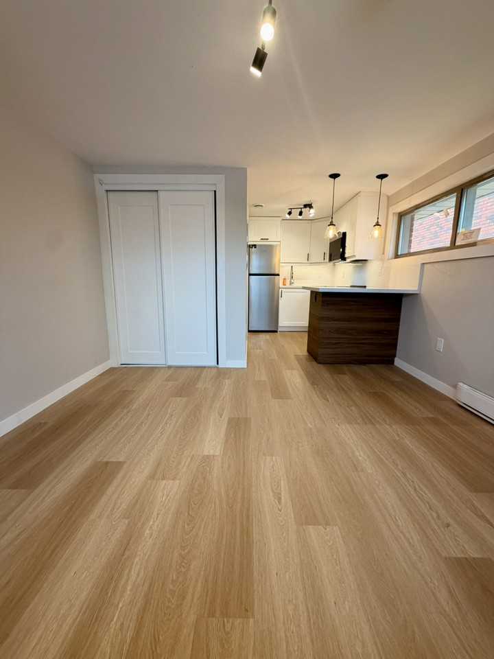 5 Fisher Crescent #Main - Photo 6 of 8