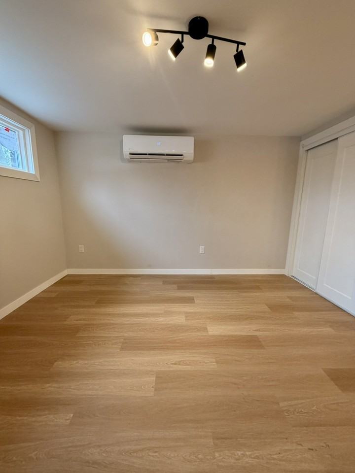 5 Fisher Crescent #Main - Photo 7 of 8