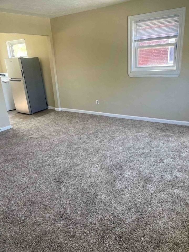 388 Morris Dr - Photo 2 of 12