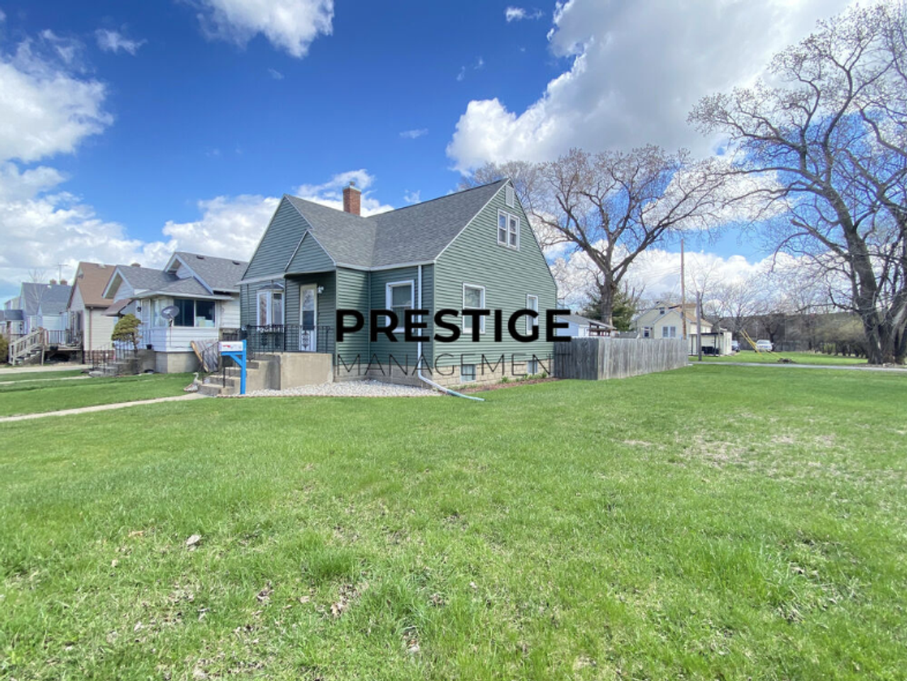 7623 Monroe Ave - Photo 2 of 21