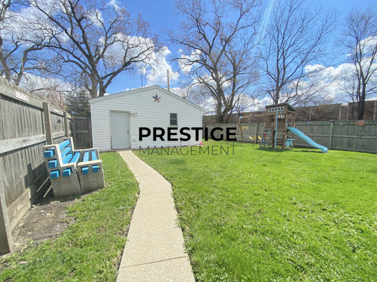 7623 Monroe Ave - Photo 3 of 21