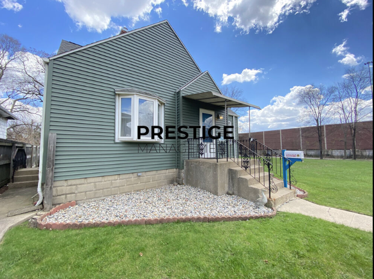 7623 Monroe Ave - Photo 4 of 21